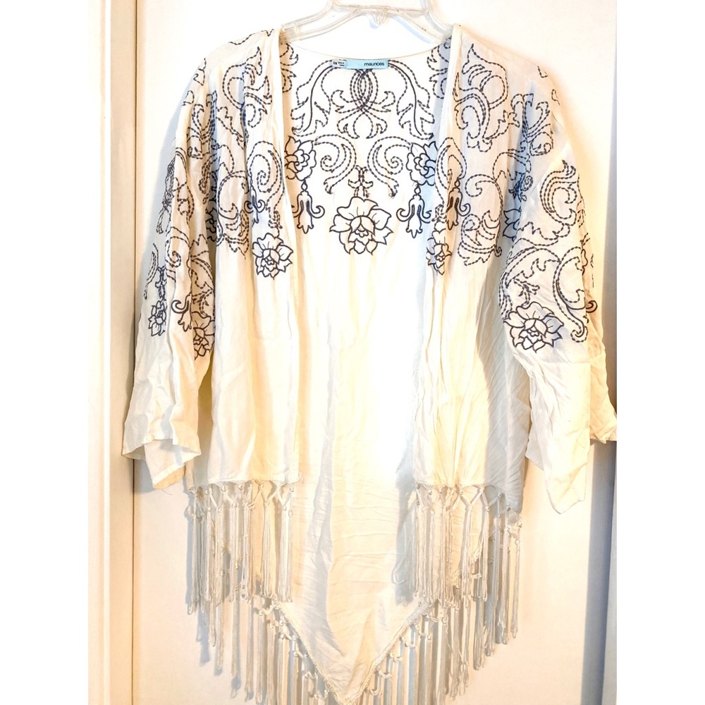 Maurice’s - White- tassel kimono- Floral print